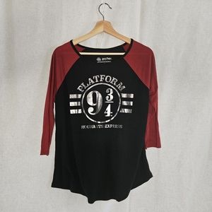 Harry Potter Wizarding World platform 9-3/4 maroon/black 3/4 sleeve shirt Wmn M